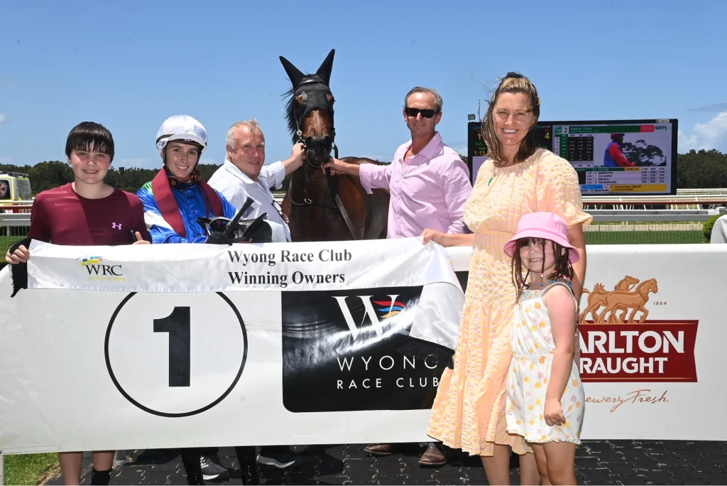 OAKFIELD MAHOGANY A WYONG WINNER  3